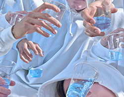 Безумные 5:4 «ПСЖ» и «Баварии», «Локомотив» обыграл «Авангард» в 3-м матче, удаления на ЧМ за прикрытый рот, Мирра в 1/2 турнира в Мадриде, «Пари НН» уволил Шпилевского и другие новости